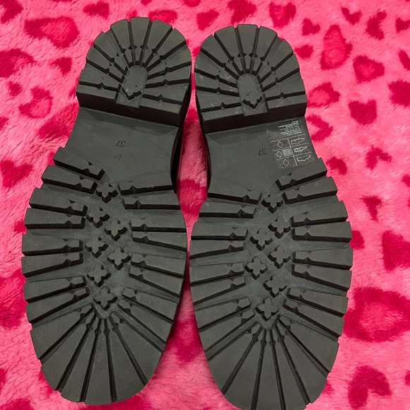 Boots - Picture 8 of 8